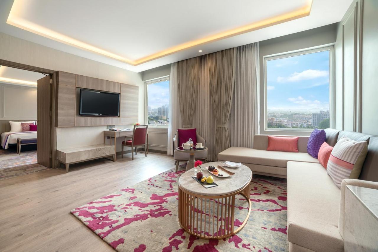Vivanta Sg Highway 5*