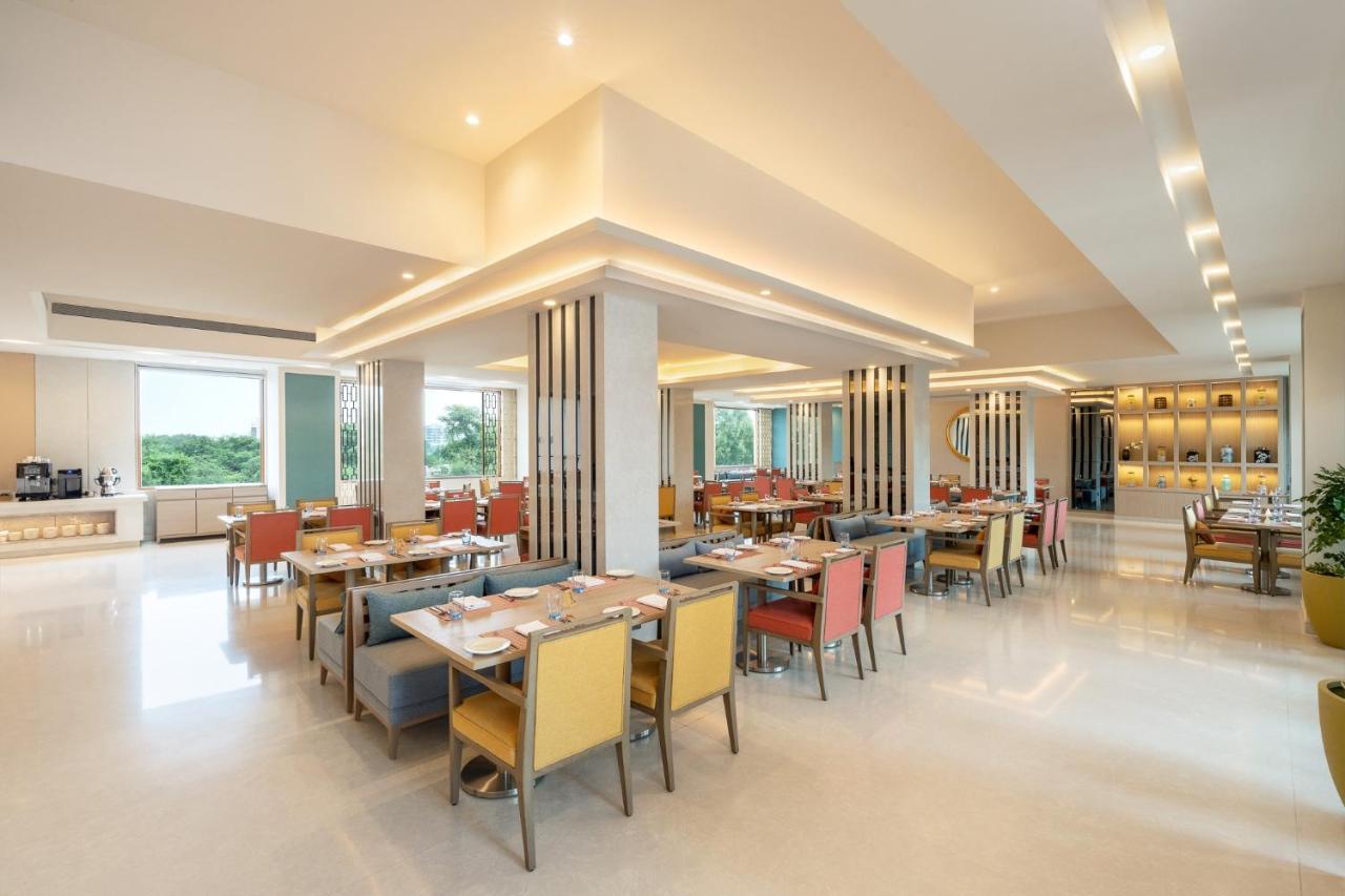 Hotel Vivanta Sg Highway Ahmedabad