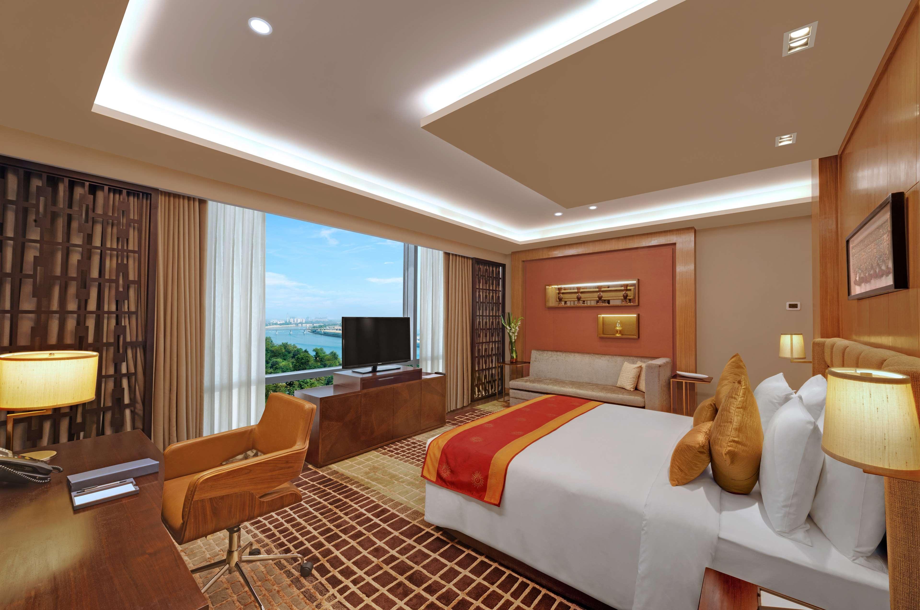 Hyatt Regency Hotel 5*