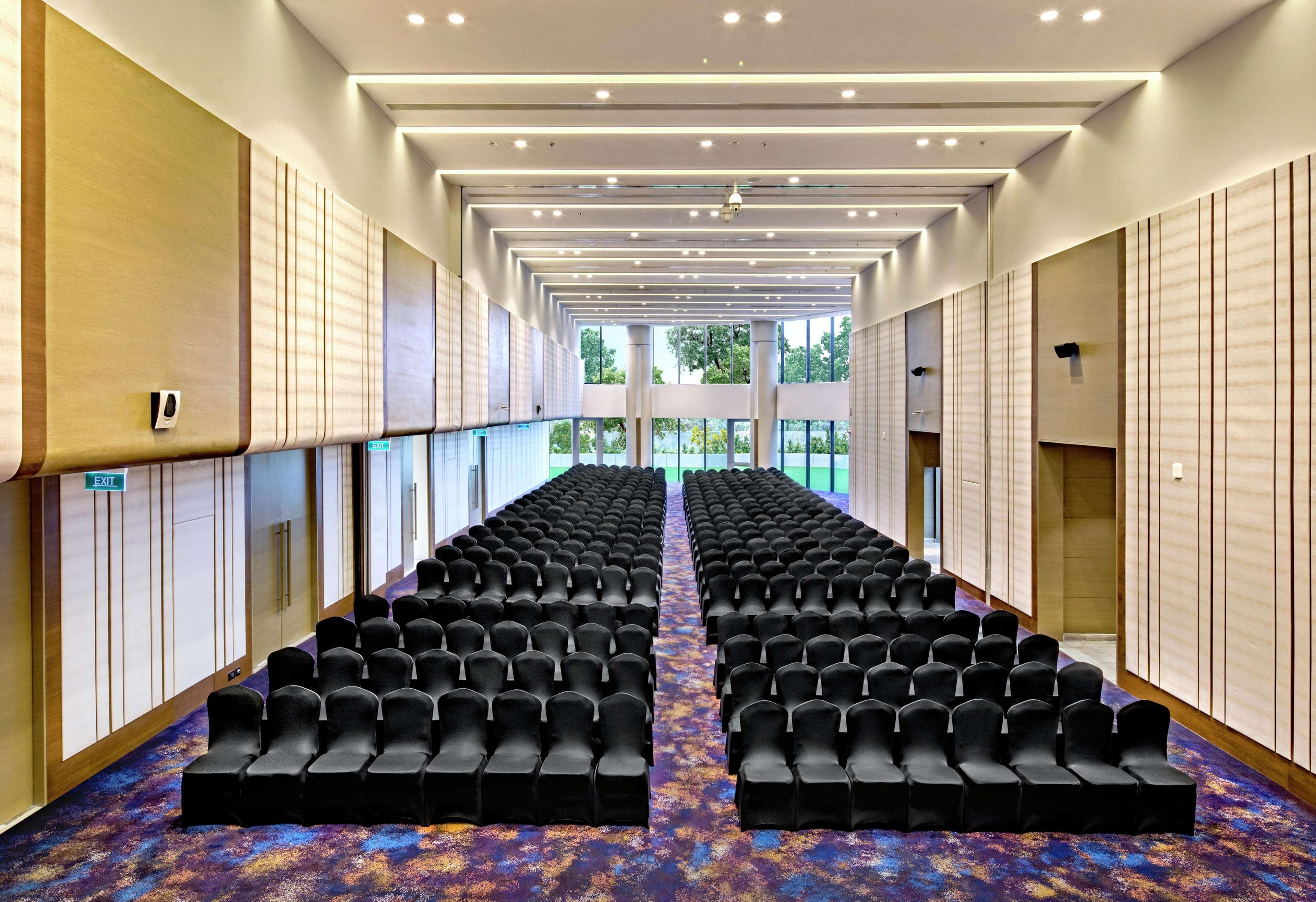 Hotel Doubletree By Hilton Ahmedabad