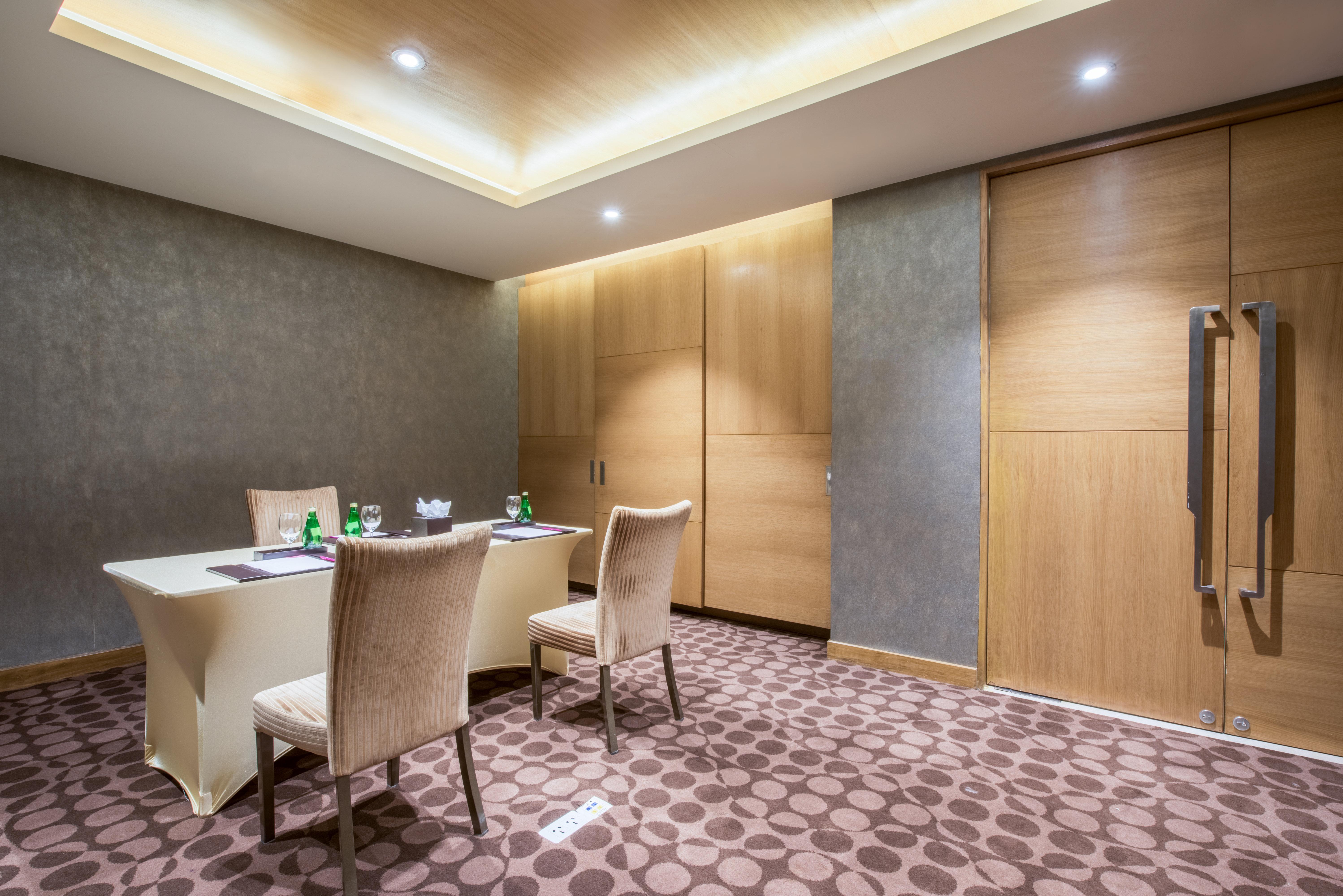 Hotel Crowne Plaza Centre By Ihg Ahmedabad