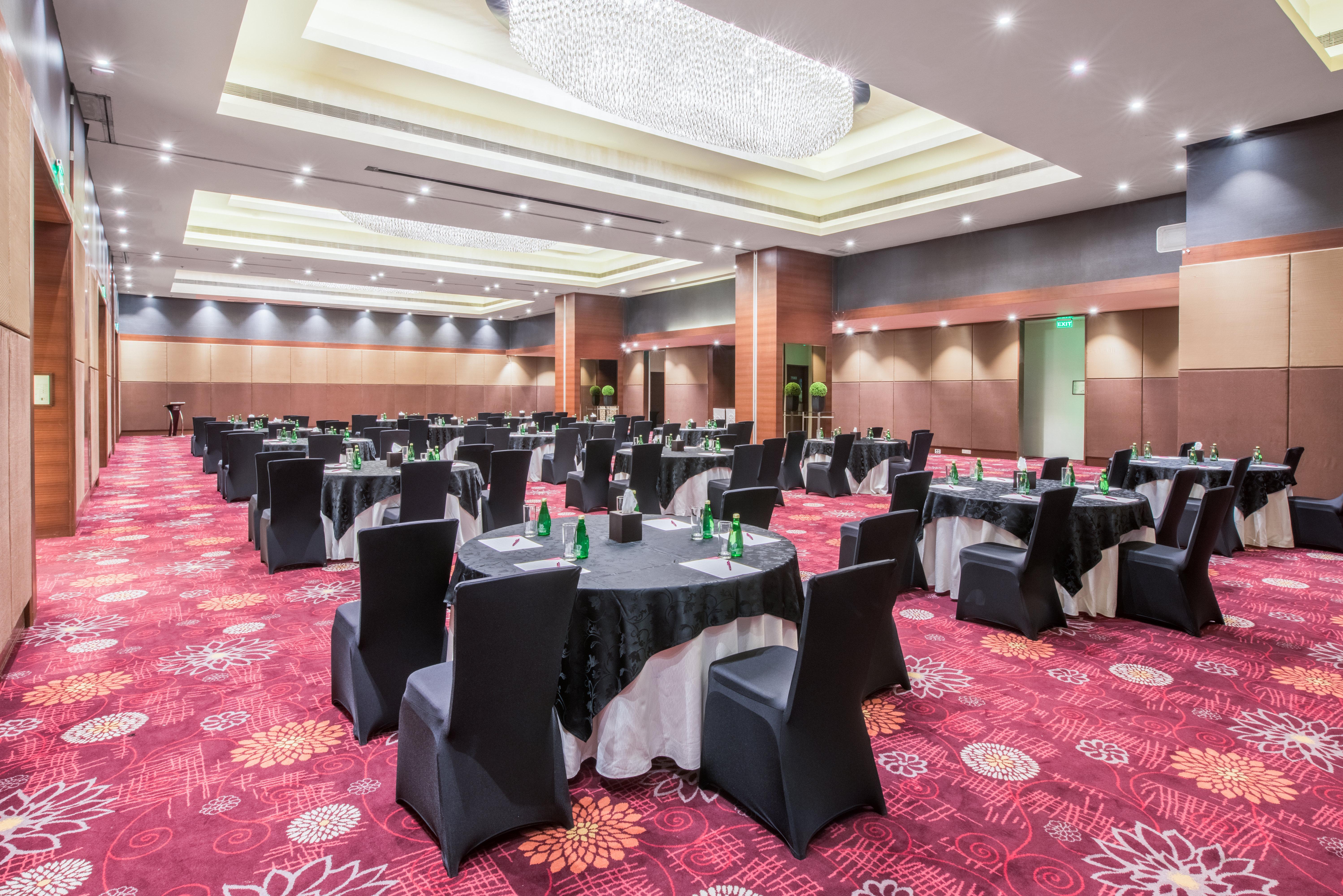 Hotel Crowne Plaza Centre By Ihg Ahmedabad