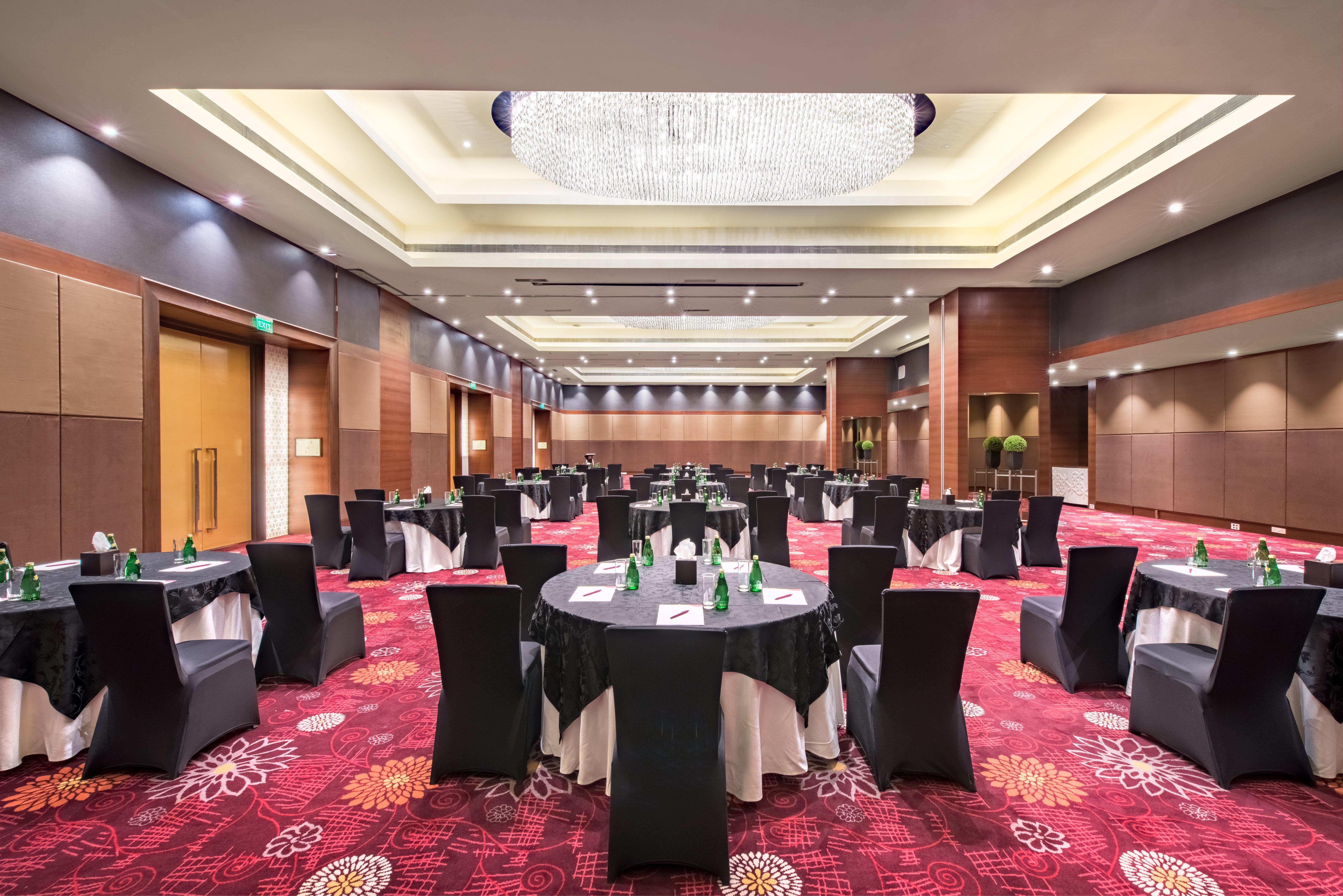 Hotel Crowne Plaza Centre By Ihg Ahmedabad