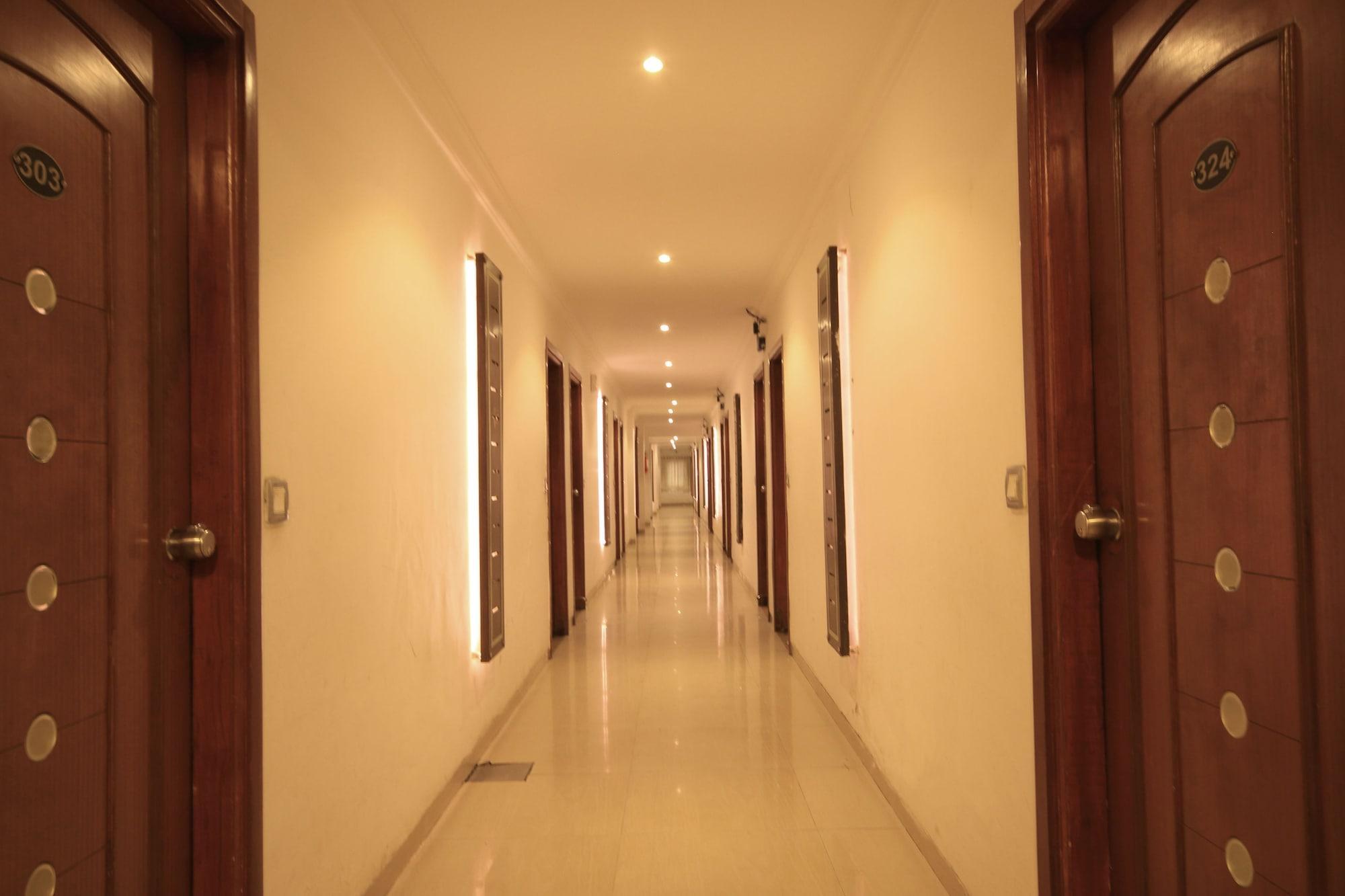 Fabhotel Kadamb 3*