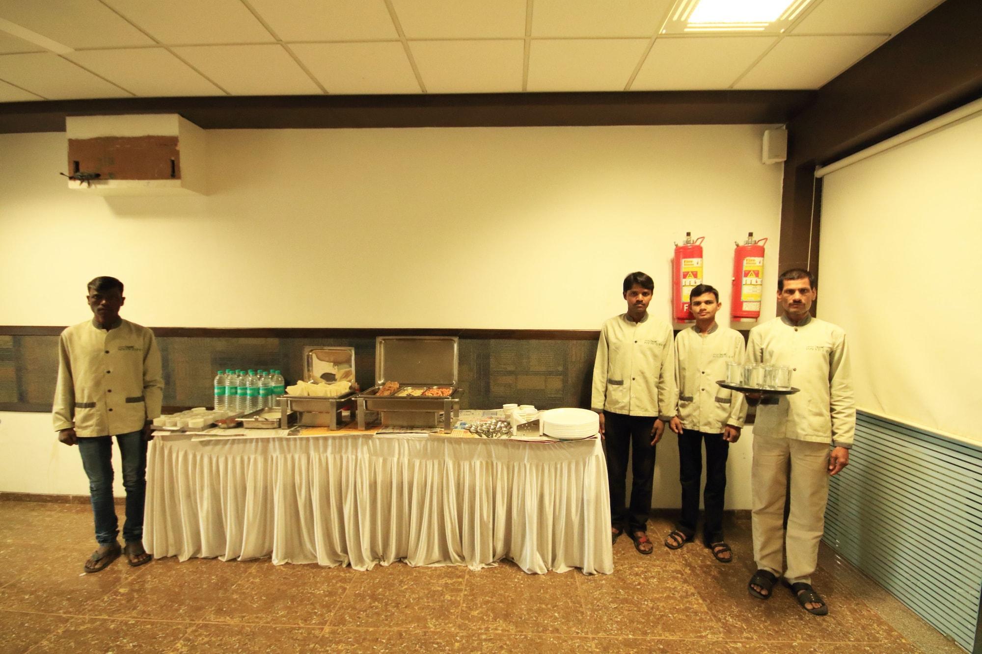 Hotel Fabhotel Kadamb 3*