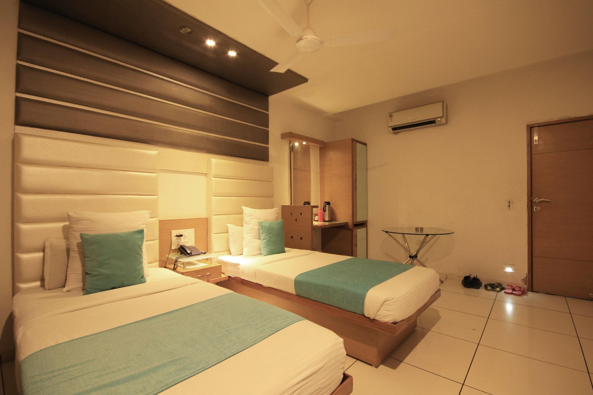 Hotel Fabhotel Kadamb