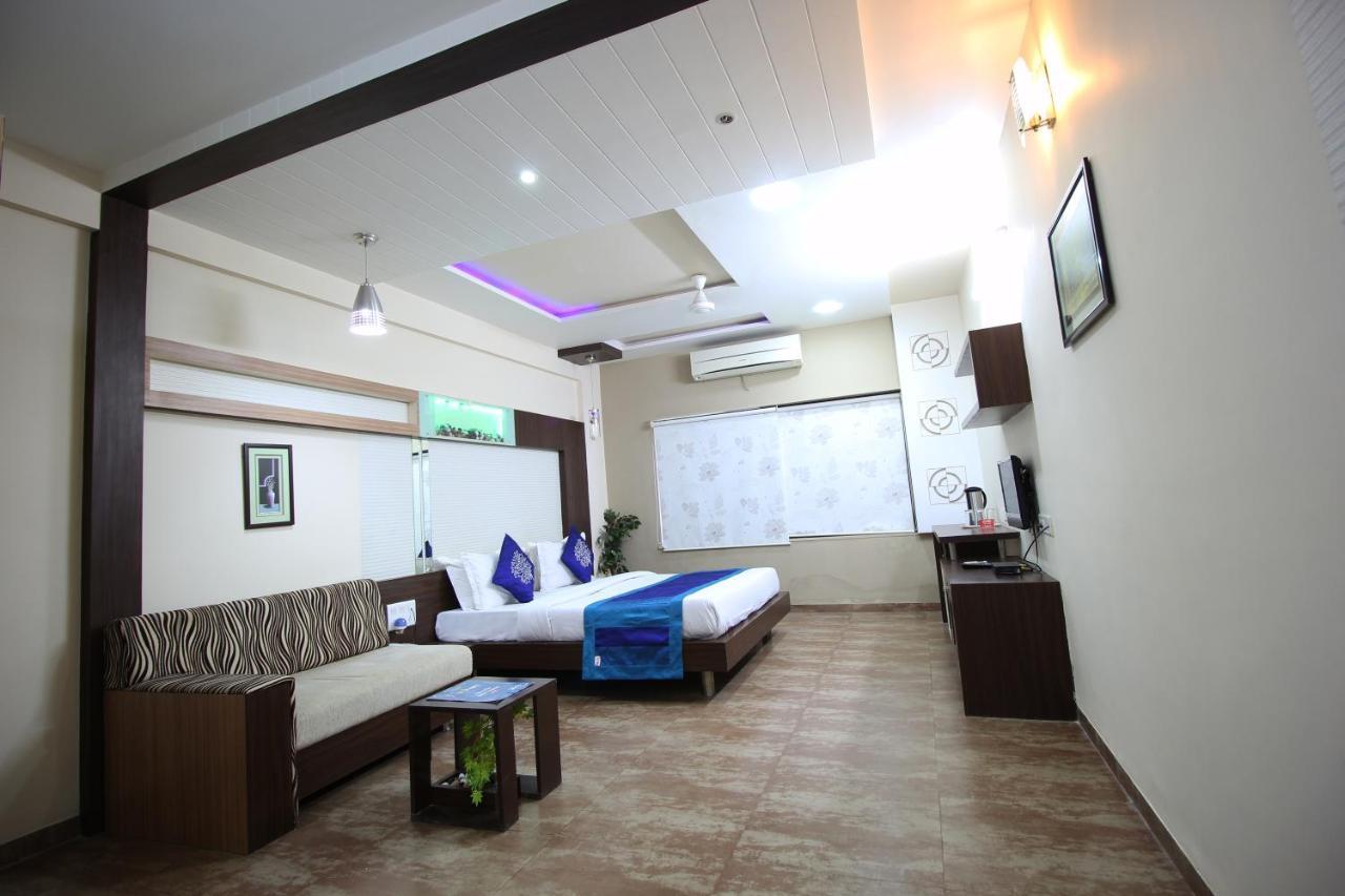Hotel Aarya Grand &