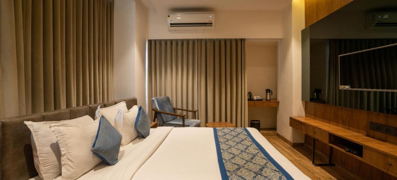 Pinnacle Grand Hotel 3*