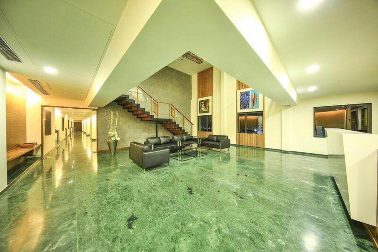 Fabhotel Flora Vastral