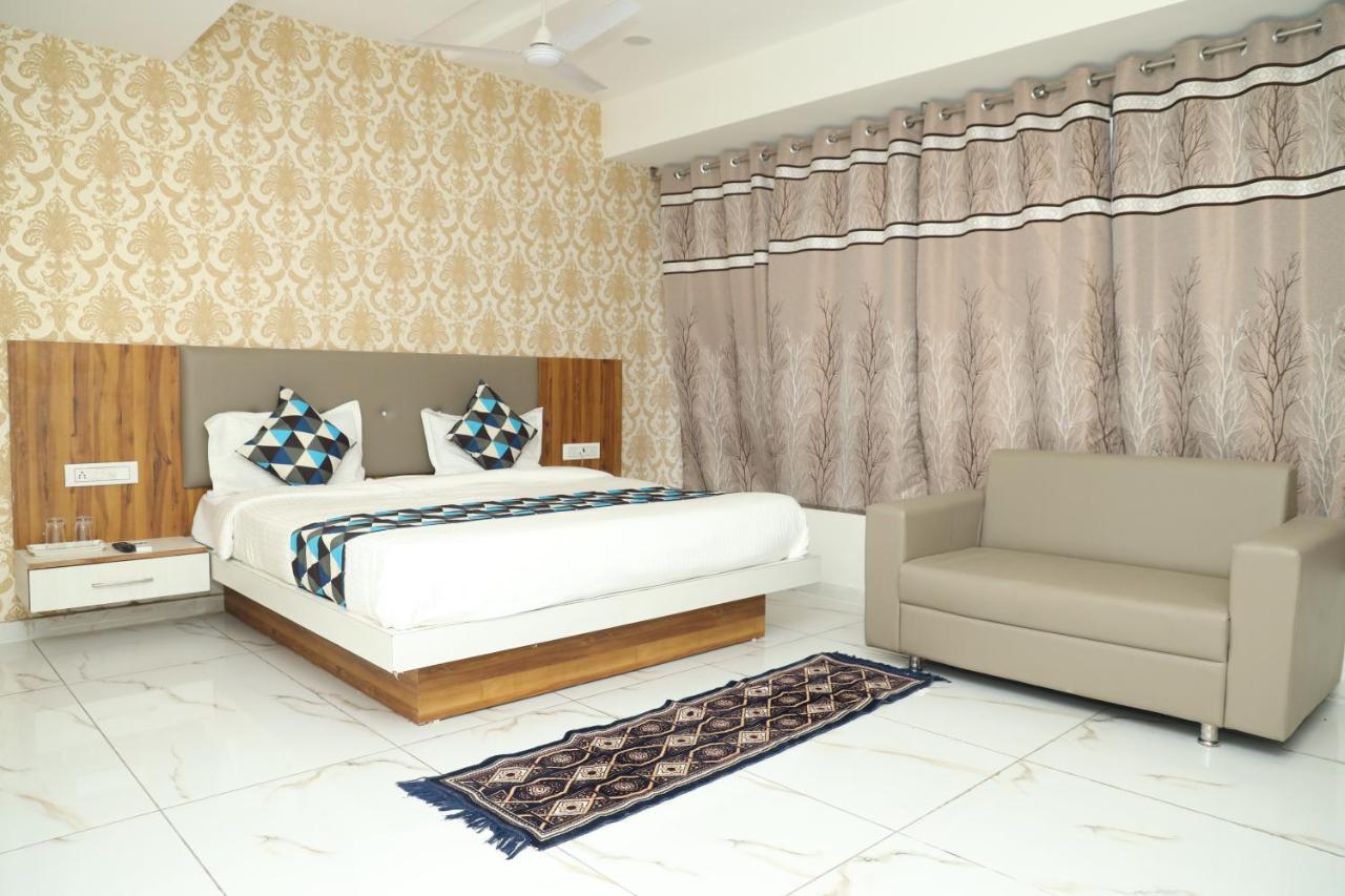 Rising Hotel 3*