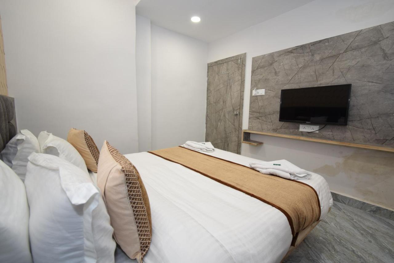 Hotel A1 Vastrapur Ahmedabad