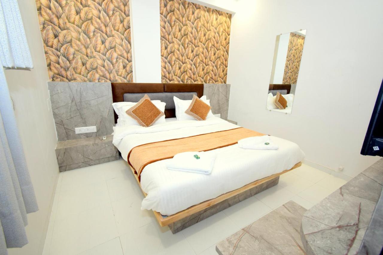 A1 Vastrapur Hotel