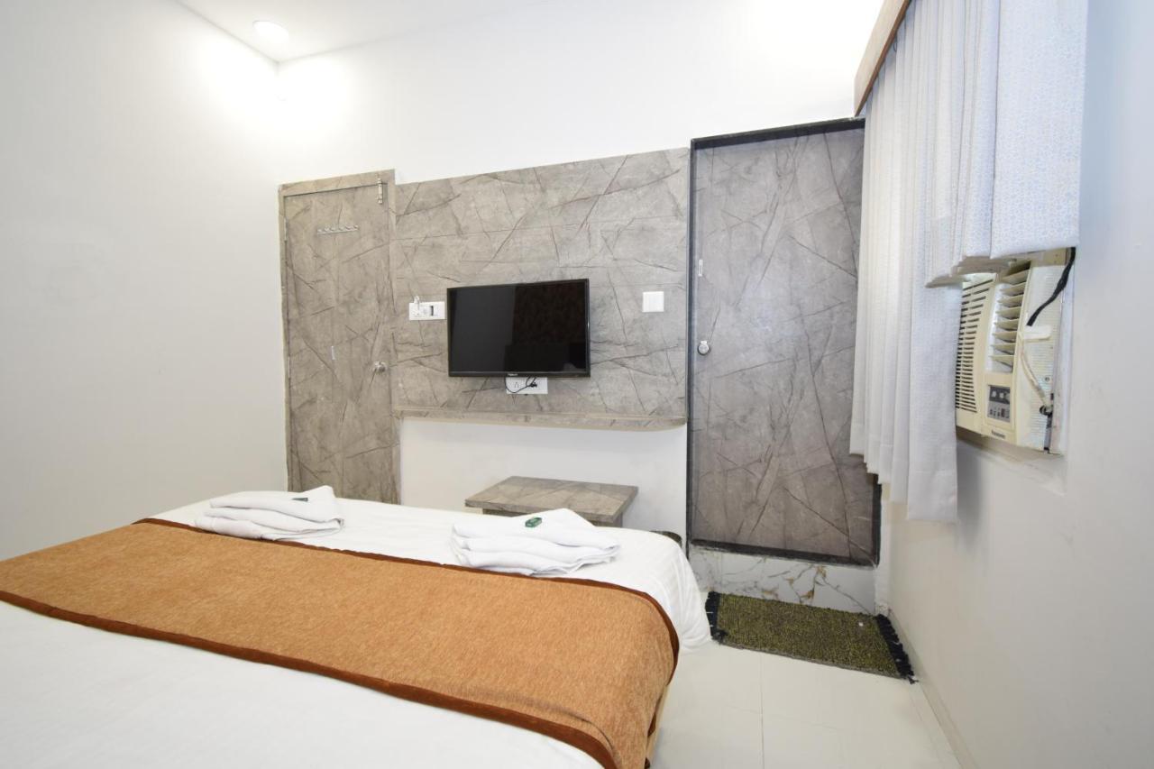 A1 Vastrapur Hotel Ahmedabad