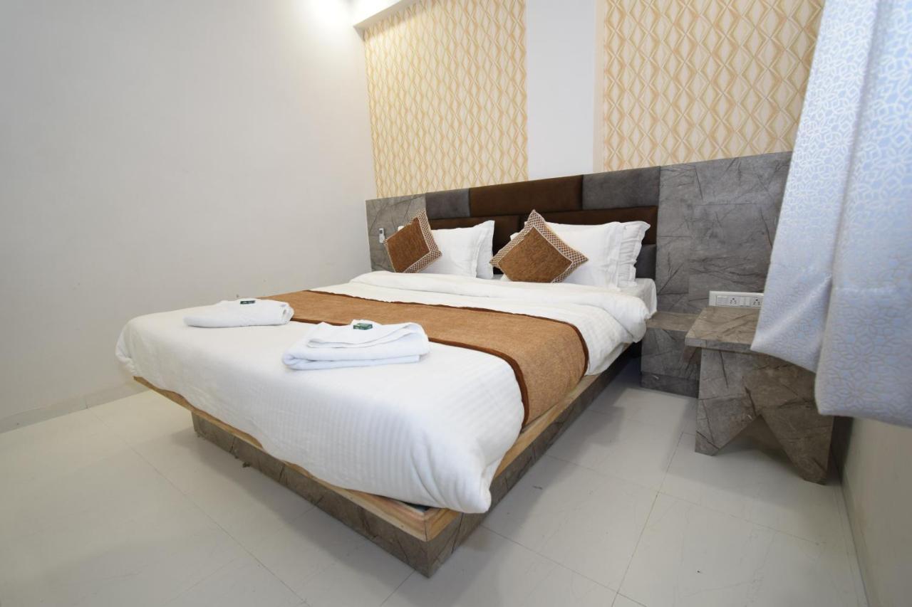 A1 Vastrapur Hotel Ahmedabad