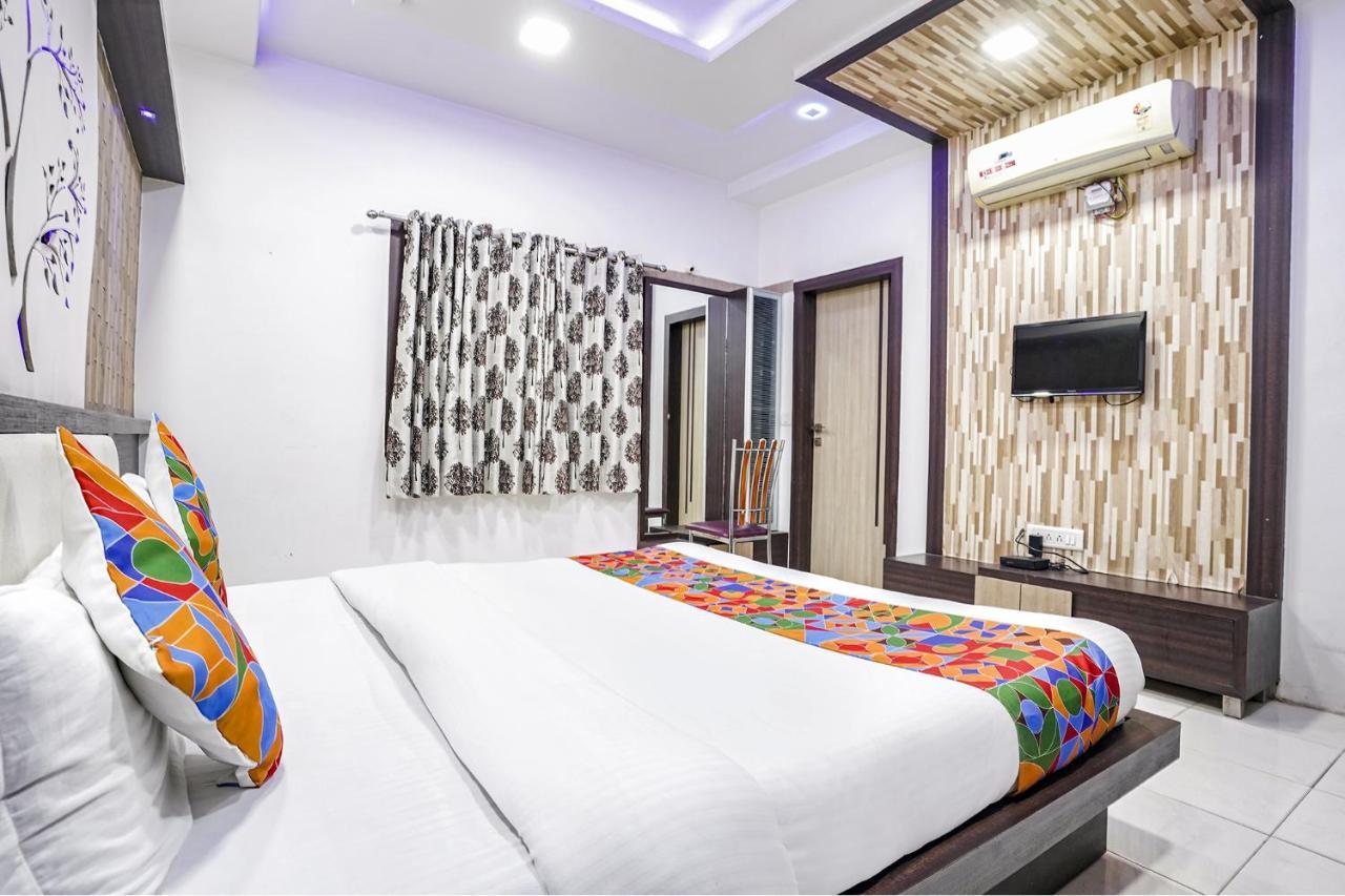 Fabexpress Jade Homestay Hotel Ahmedabad