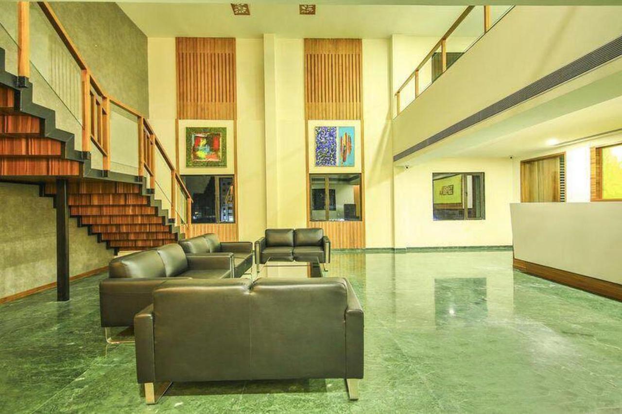 Hotel Fabhotel Flora Vastral Ahmedabad