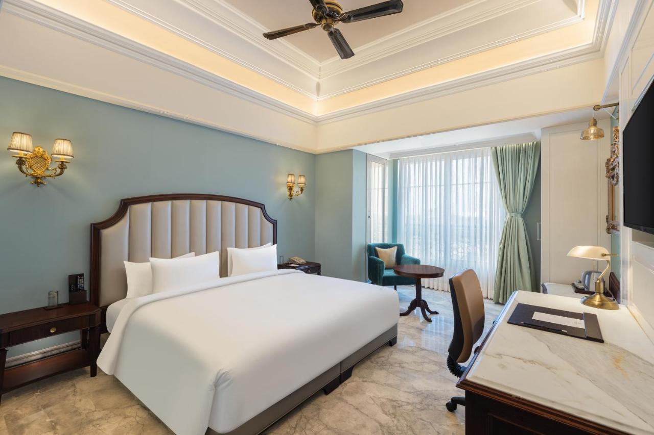 Hotel Hillock Ahmedabad