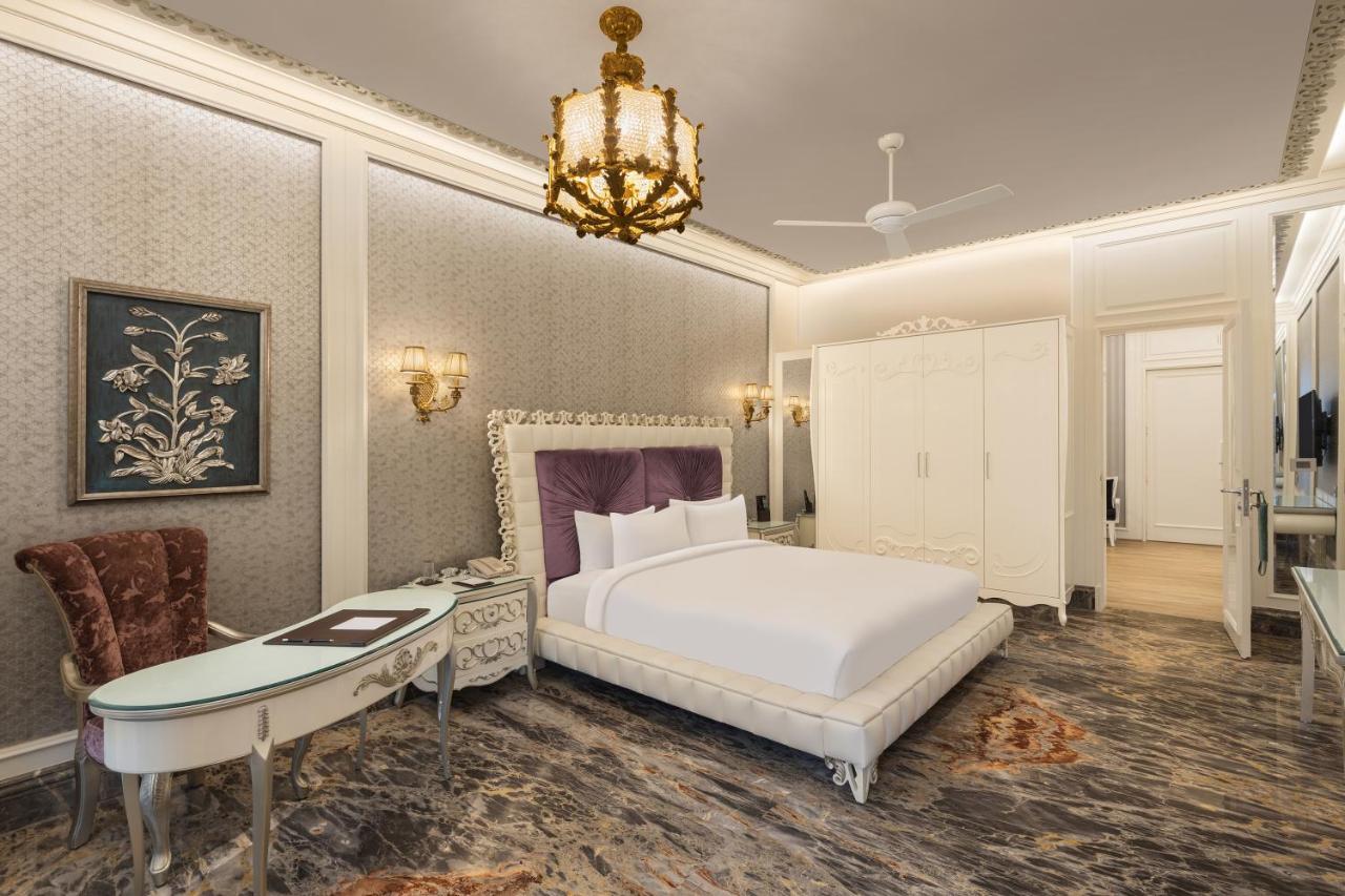 Hotel Hillock Ahmedabad