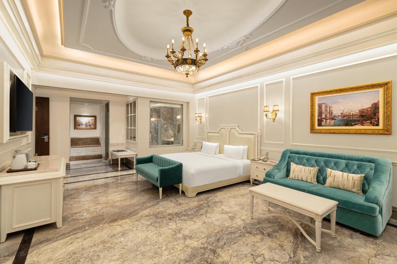 Hillock Hotel Ahmedabad