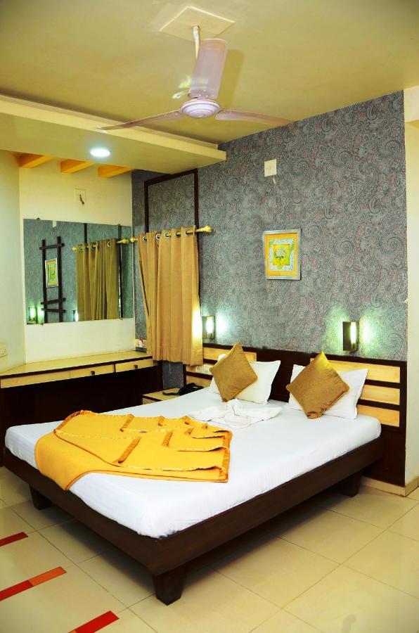 Hotel Airport Plaza 3*