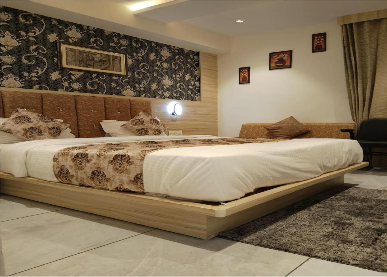Lotus Hotel 3*