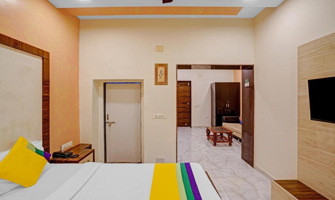 Itsy Aakash,100 Mts From Sardar Patel Stadium Hotel