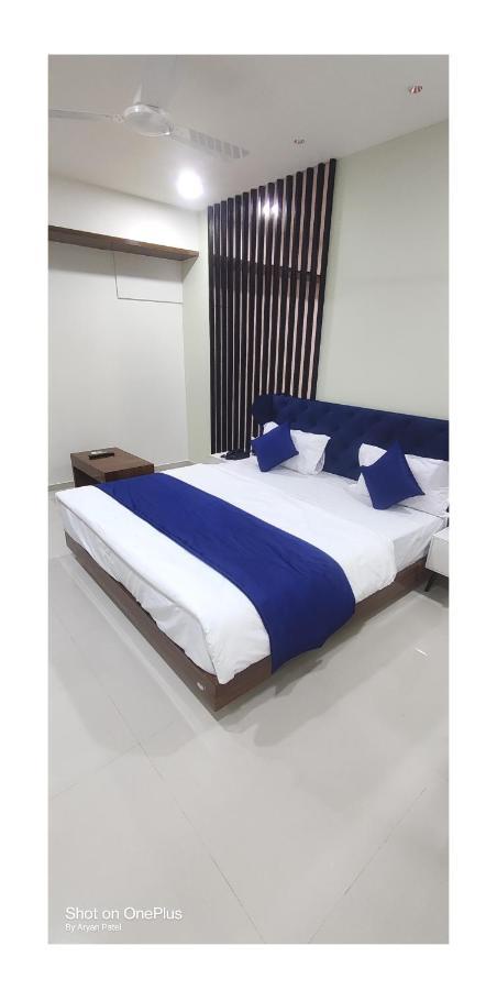 The Grand Crystal Hotel 3*
