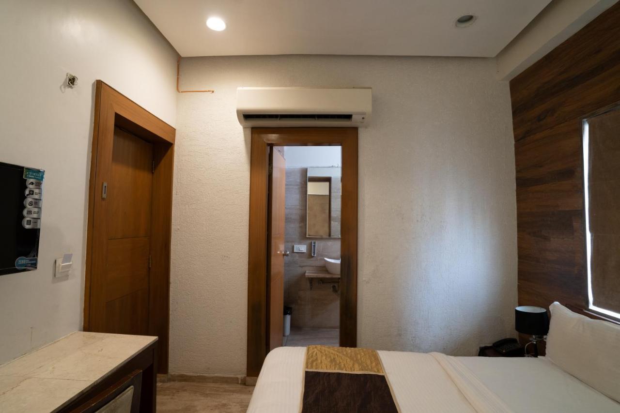 Hotel Kyra Airport 3*