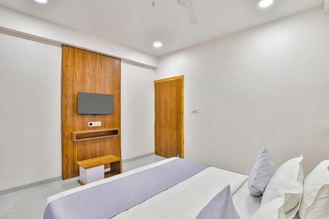 Fabhotel Parkland A Hotel