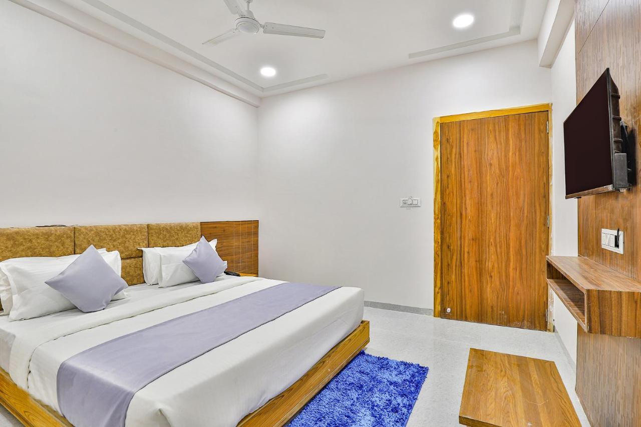 Hotel Fabhotel Parkland A Ahmedabad