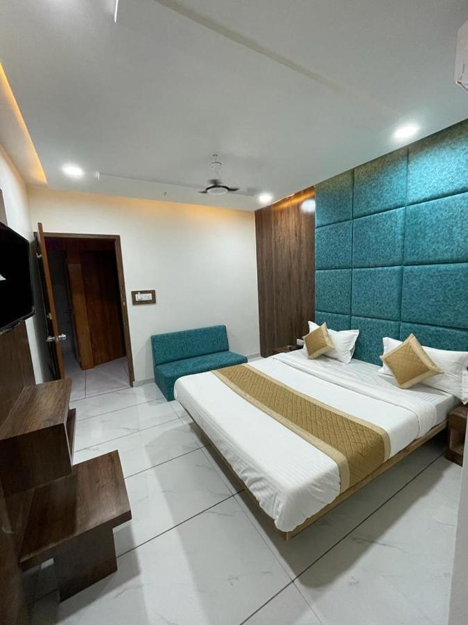 Lemon I Hotel Ahmedabad