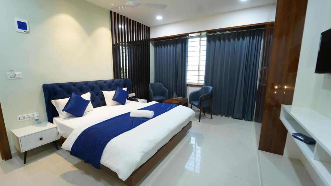 The Grand Crystal 3*