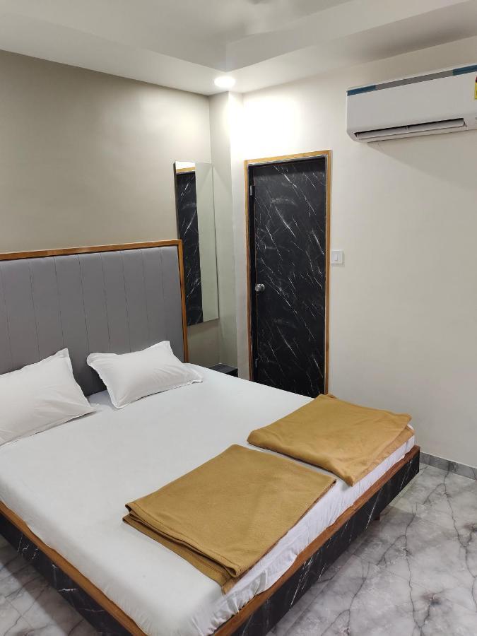 Sunshine Dormitory& * Ahmedabad