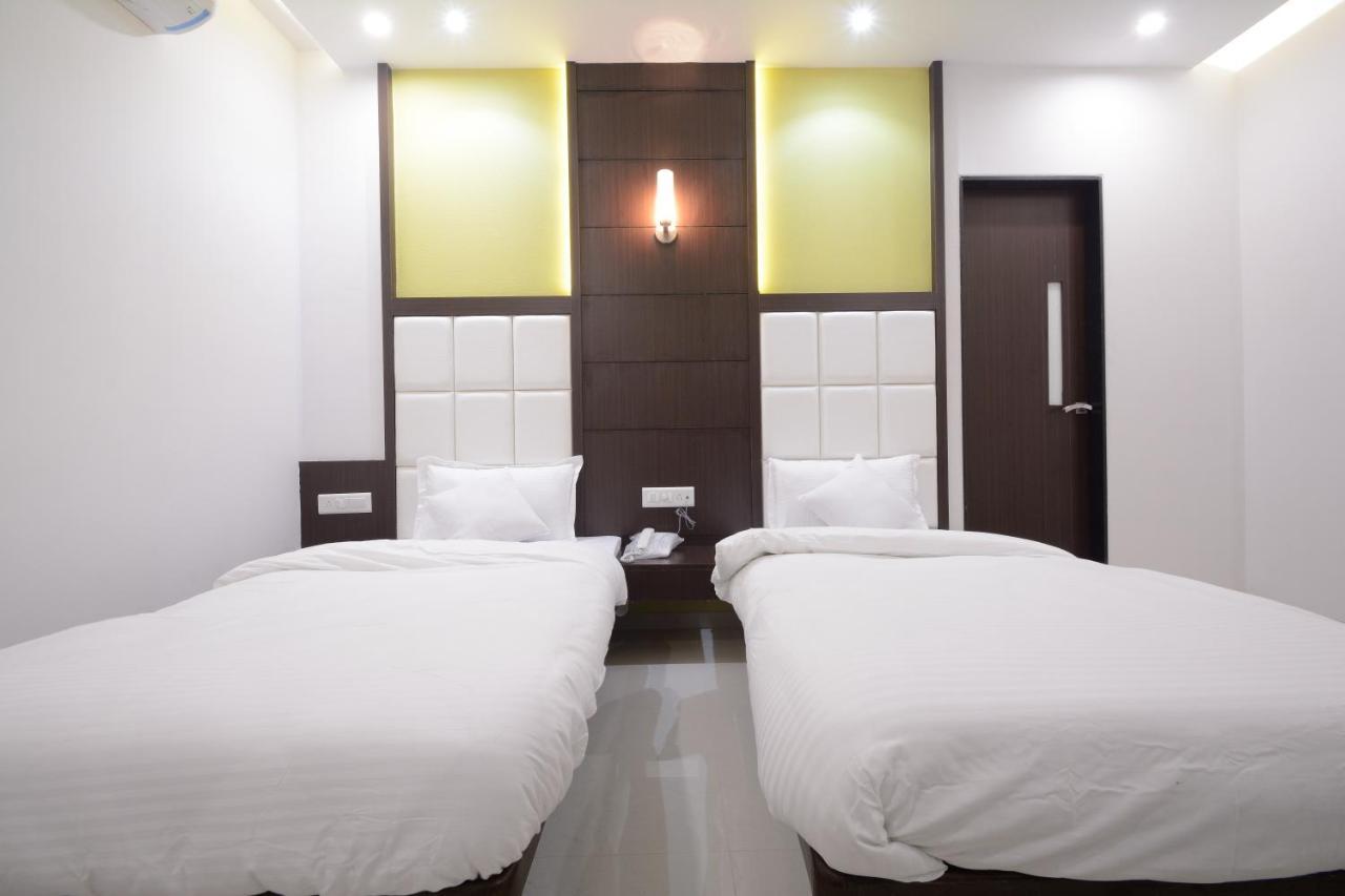 Hotel One Up 3*