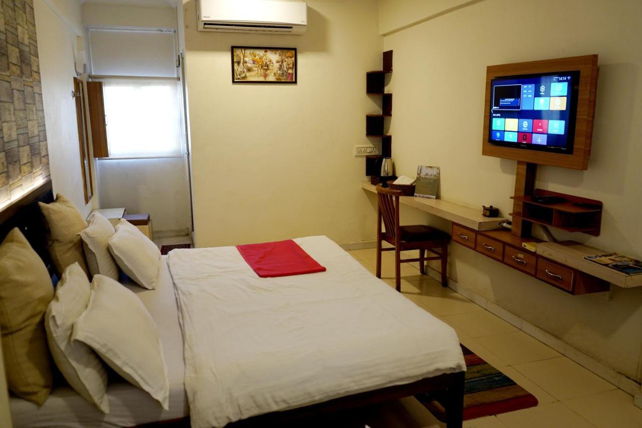 Krishna Love hotel
