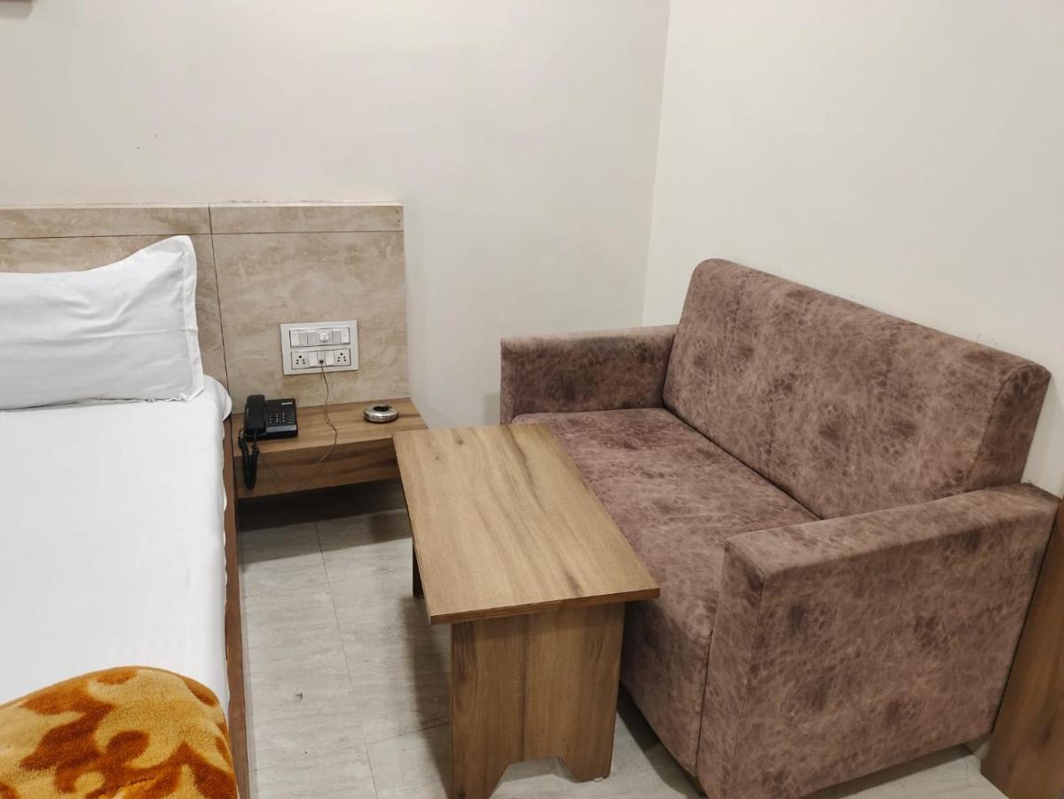 Guest house Palm Residency Ahmedabad