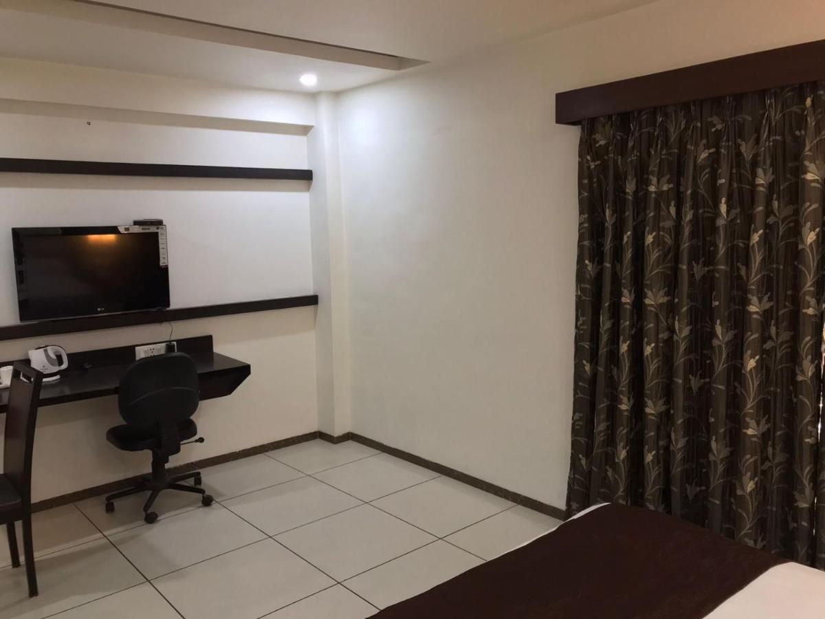 Pearl & Banquets Hotel Ahmedabad