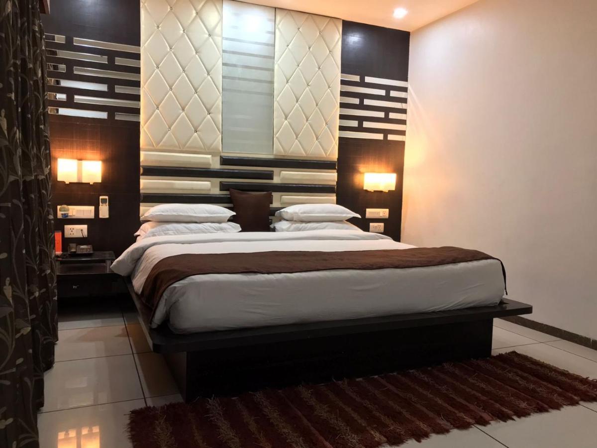 Pearl & Banquets 3*
