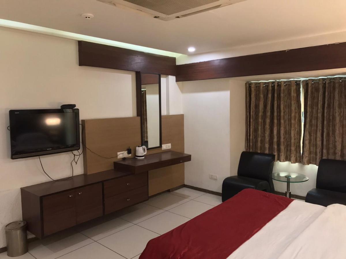 Pearl & Banquets Hotel