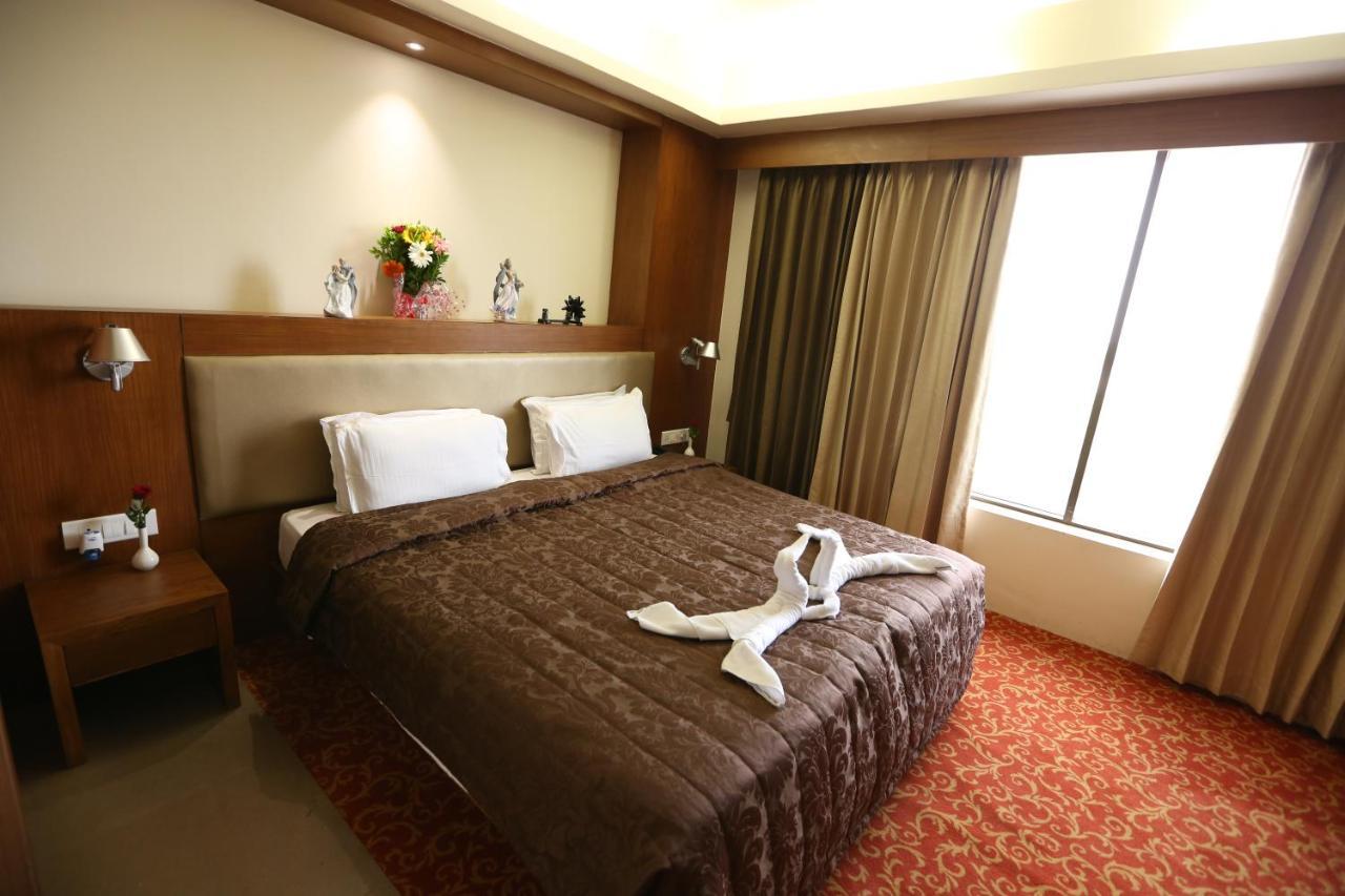 Silvercloud And Banquets Hotel