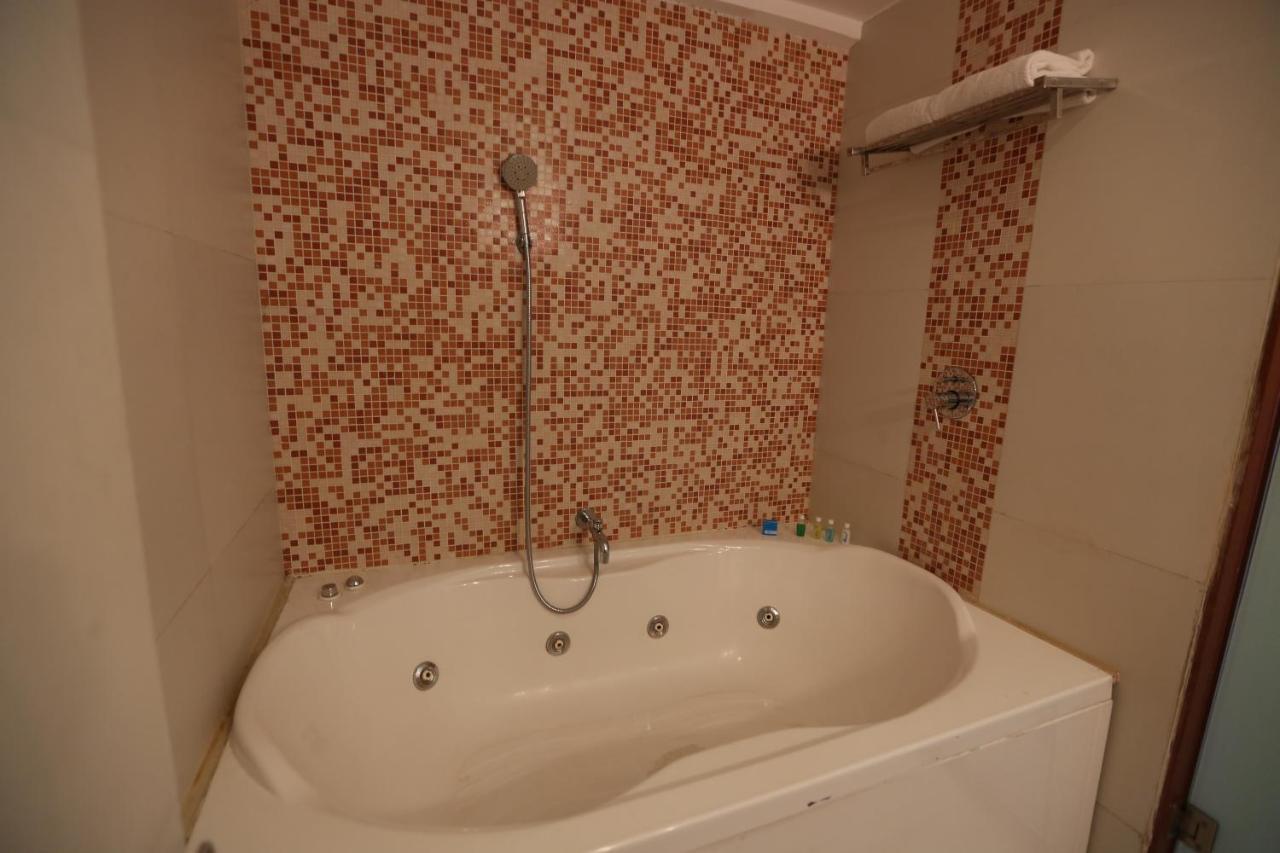 Silvercloud And Banquets Hotel 4*