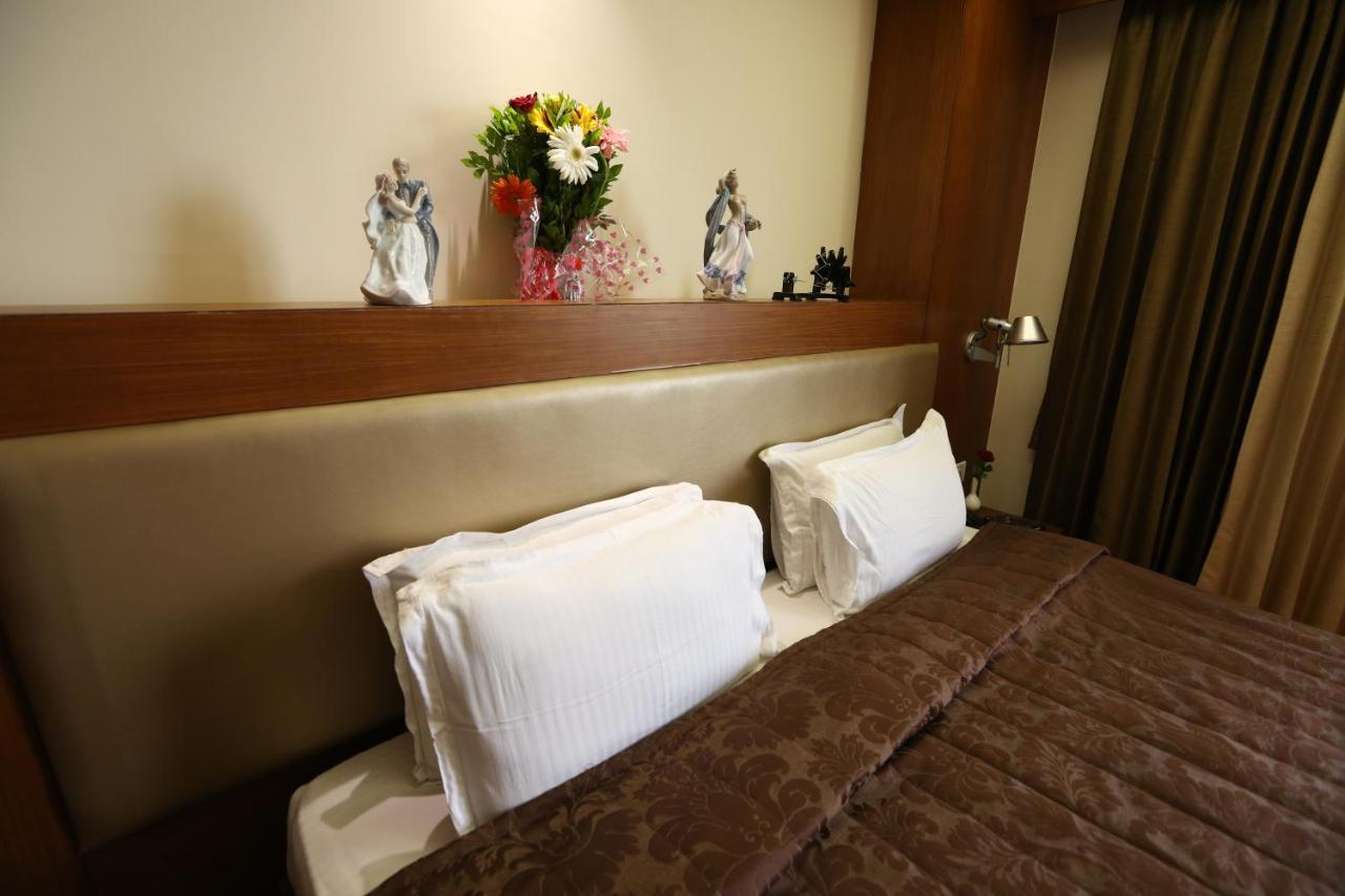 Hotel Silvercloud And Banquets