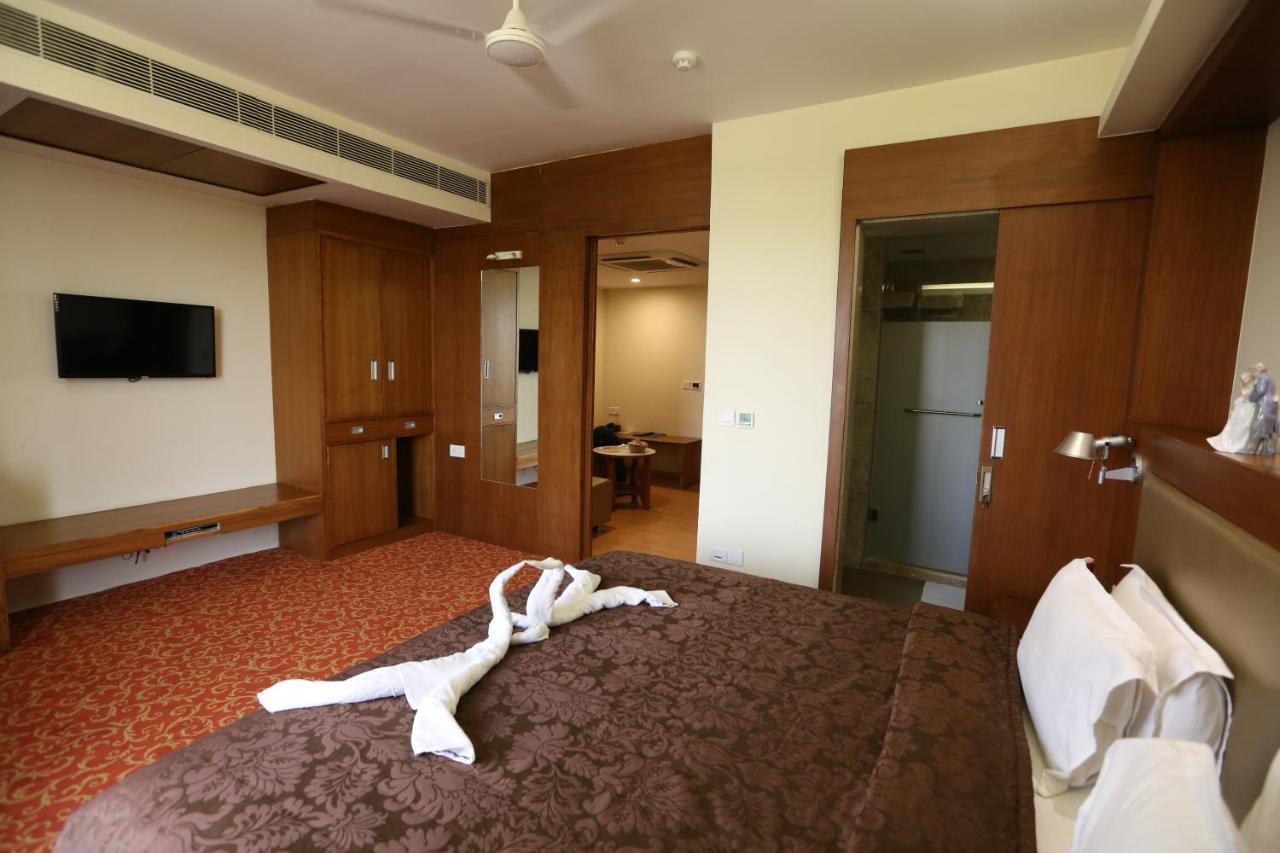Silvercloud And Banquets Hotel 4*