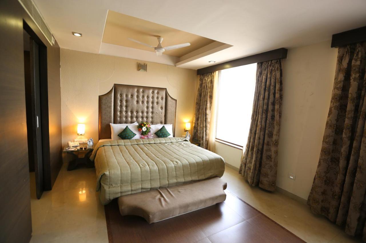 Hotel Silvercloud And Banquets 4*