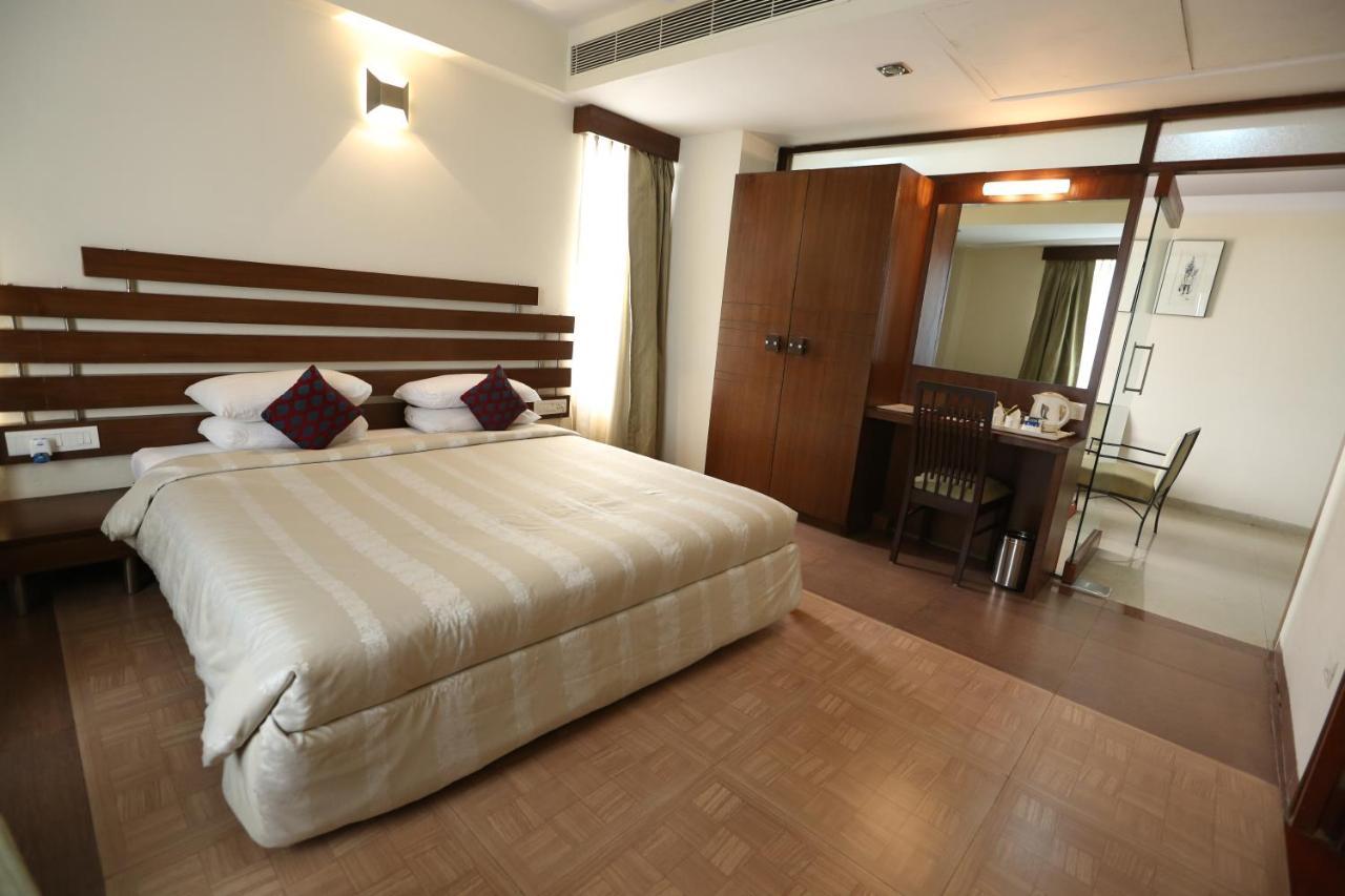 Silvercloud And Banquets Hotel