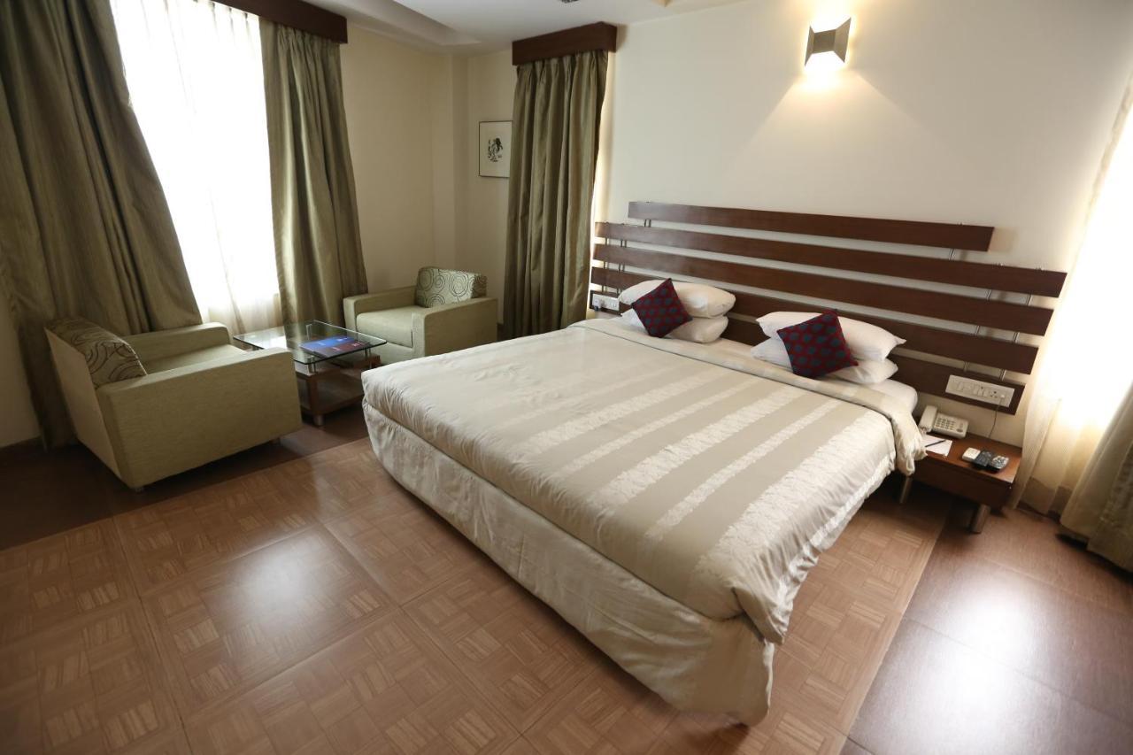 Hotel Silvercloud And Banquets 4*