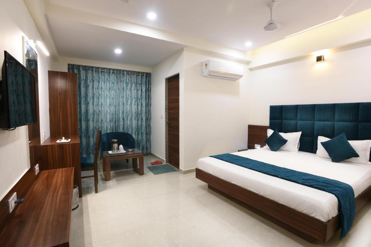 Hotel Luxura, Ahmedabad