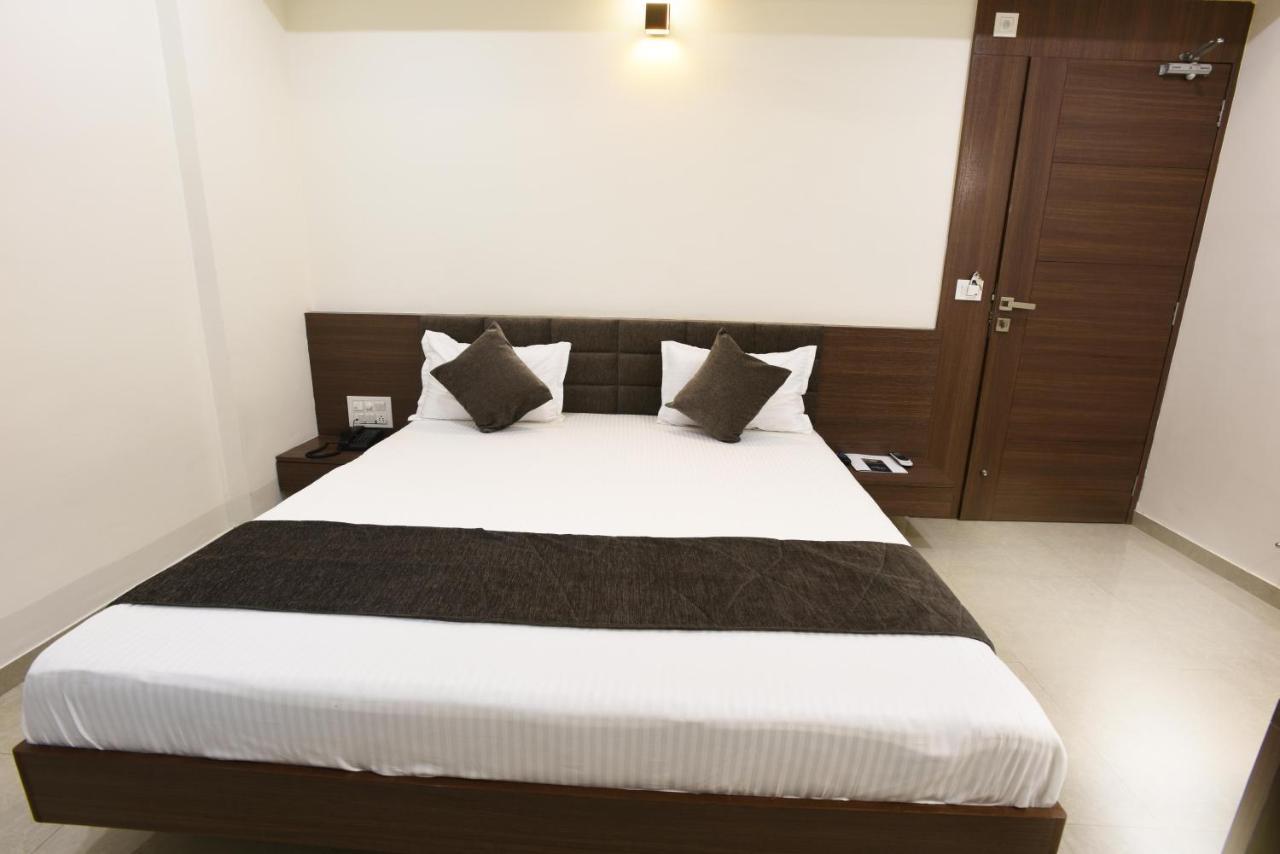 Luxura, Hotel Ahmedabad