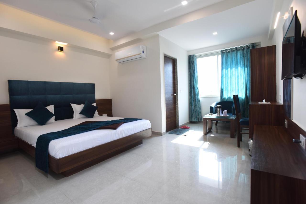 Luxura, Hotel Ahmedabad