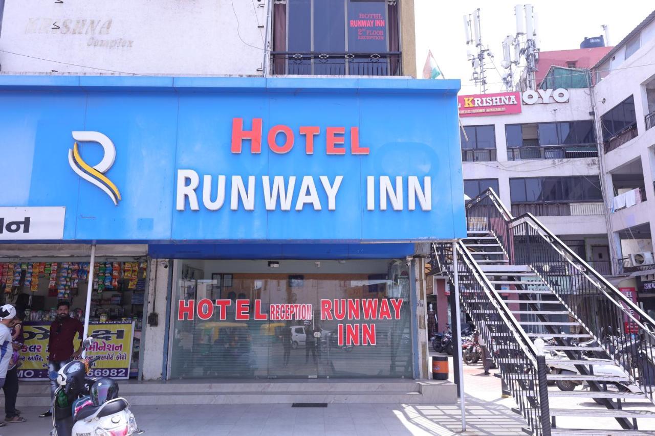 Runway Hotel *